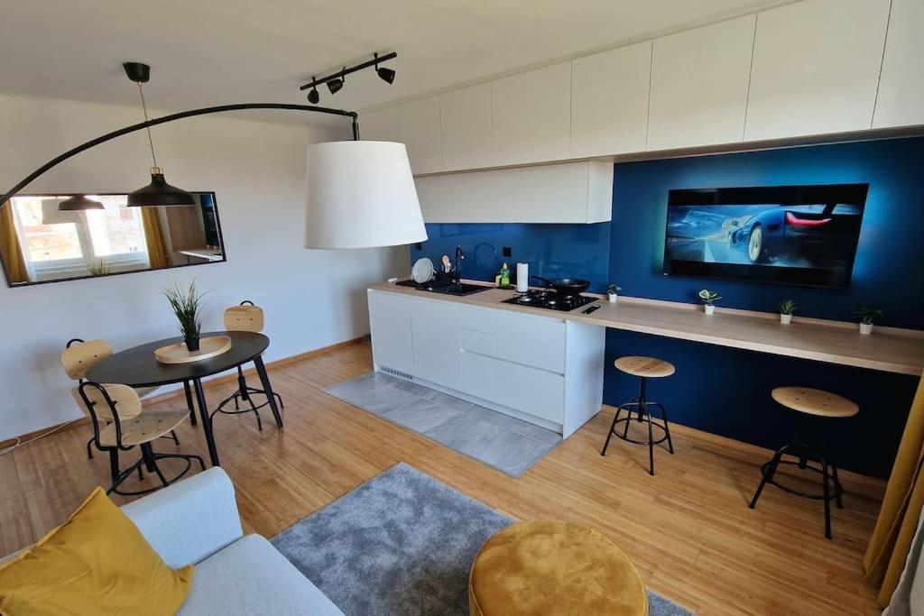 ザグレブMidnight Blue Oasis - Center, Free Parkingアパートメント エクステリア 写真